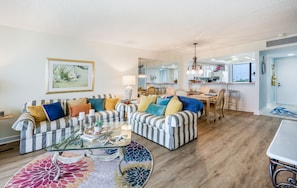 Living area - Enjoy a beach vacation! Walk to the beach or just enjoy the beautiful views!  (Fort Myers Beach)