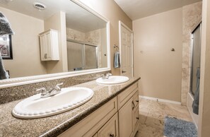 Hair dryer, towels, soap, shampoo - Just in time for SUPER BOWL! Mansion with Luscious Strip Views! (Las Vegas)