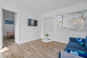 Living area - Stylish Miami 1BR Escape (Miami)