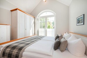 2 bedrooms, in-room safe, iron/ironing board, WiFi