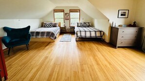 Unclassified image, 4 of 28, button - Master Suite at the Honeycomb (shared house) (San Marcos)