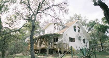 Honey Comb Guest Suite (shared house)