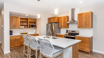 Køleskab, mikrobølgeovn, ovn, opvaskemaskine