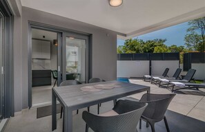 Outdoor dining - BP LUX Njivice | Private Pool, Garden & Fine Dining (Njivice)