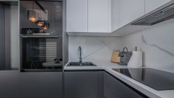 Fridge, oven, dishwasher, coffee/tea maker
