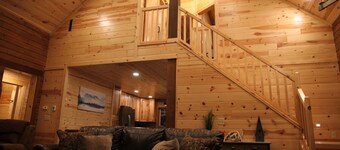 Brand NEW Cabin in the Pines w Private Lake