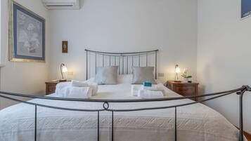 2 bedrooms, desk, iron/ironing board, travel crib