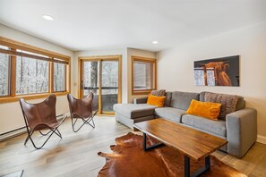 TV, peis, fotballspill og bordtennis