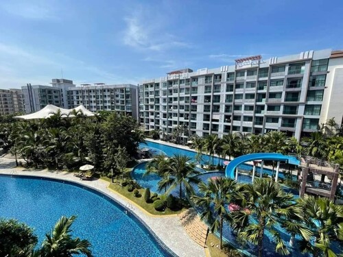 Solo travelers who want to vacation in Pattaya for a short term.