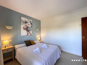 3 makuuhuonetta, silitysrauta/-lauta, ilmainen Wi-Fi, vuodevaatteet