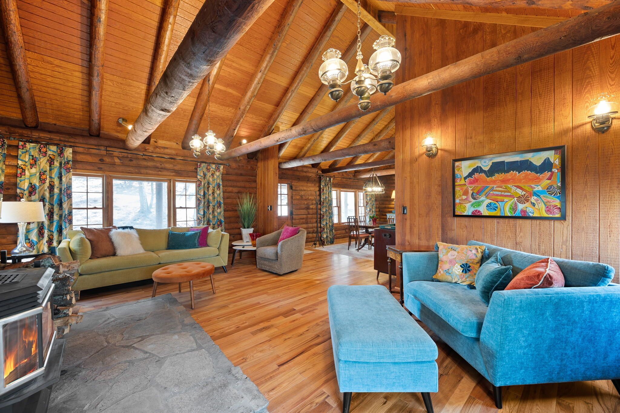 智能电视、壁炉、桌上足球