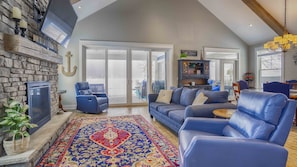 Smart TV, fireplace, offices