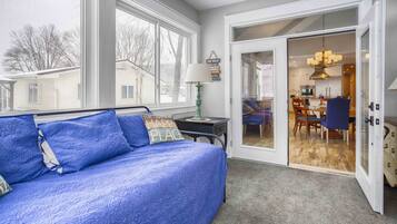 3 bedrooms, iron/ironing board, Internet, bed sheets