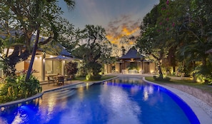 Luxury Villa , 3 King Beds and 4 Twin Beds | Private pool