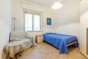 3 habitaciones, tabla de planchar con plancha y internet