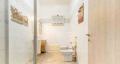GuestHost - Large apartment of 90 sqm located on the second floor of a building WITHOUT elevator (stairs to access), can accommodate up to 5 people.The property is located in the center of Monserrato, served by all the main services: bars, restaurants, p