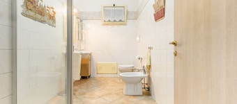 GuestHost - Large apartment of 90 sqm located on the second floor of a building WITHOUT elevator (stairs to access), can accommodate up to 5 people.The property is located in the center of Monserrato, served by all the main services: bars, restaurants, p