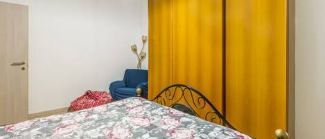 3 bedrooms, iron/ironing board, Internet