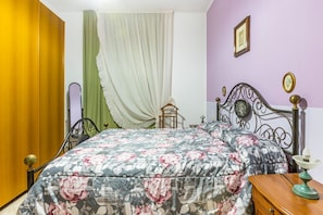 3 habitaciones, tabla de planchar con plancha y internet