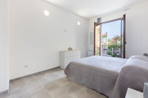 1 室のベッドルーム、アイロン / アイロン台、インターネット