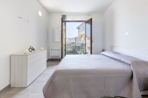 1 bedroom, iron/ironing board, Internet