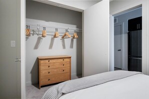 1 غرفة نوم ومكواة/لوح كي وواي فاي وملاءات أسرّة