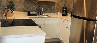 Comfortable1 bedroom suite located in Cowichan Valley close to various wineries.