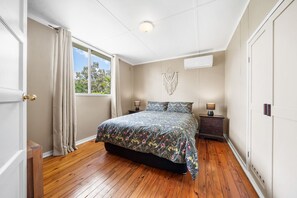 3 bedrooms, iron/ironing board, travel cot, free WiFi