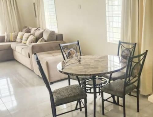 House - Sleeps 4 & Free Parking