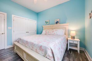 2 bedrooms, iron/ironing board, free WiFi, bed sheets - Corral Cottage- Private Pool Oasis, Games, Pets, Golf Cart zoned & Walk to Beach (Port Aransas)