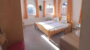 Double or Twin Room - Gasthof Hirschkeller (Goeppingen)