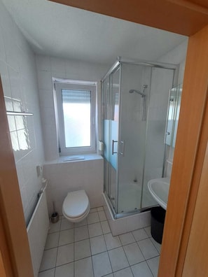 Einzelzimmer | Badezimmer