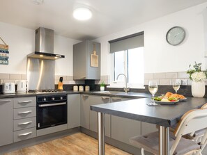 Kühlschrank, Mikrowelle, Ofen, Toaster