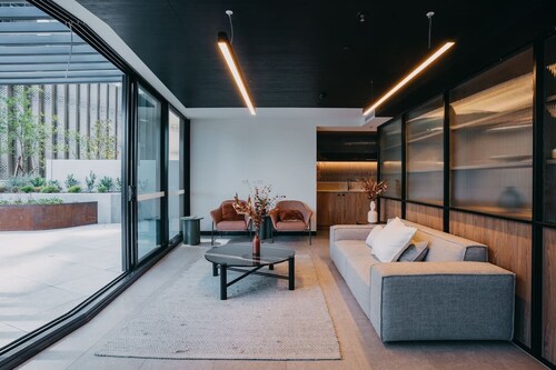 Modern Convenient 2-BR with Lakeside View