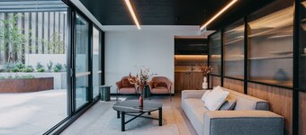 Modern Convenient 2-BR with Lakeside View