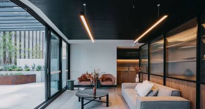 Modern Convenient 2-BR with Lakeside View