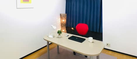 Single Room | Blackout drapes, free WiFi, bed sheets