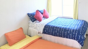 A bedroom with a bed, pillows, and a window. - Best room in Kawagoe (Kawagoe)