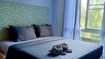 1 bedroom, bed sheets