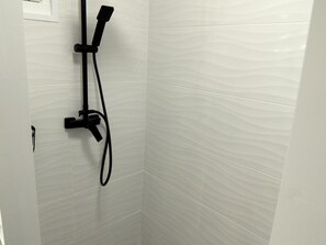 Secador de pelo, toallas