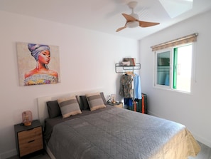 2 bedrooms, iron/ironing board, internet, bed sheets