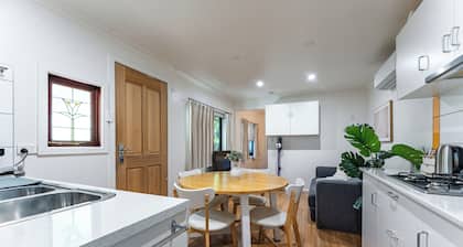 Private Central Castlemaine Studio On Steam Train Line