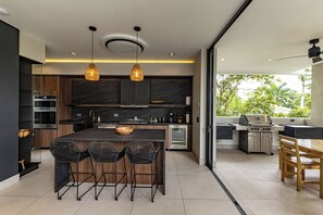 Fridge, microwave, oven, stovetop - Canopy Cove 3Bd 3Bth Pool Gated Community in Manuel Antonio (Quepos)