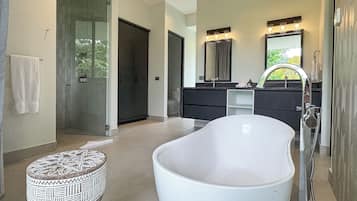 Douche, articles de toilette écologiques, sÚche-cheveux