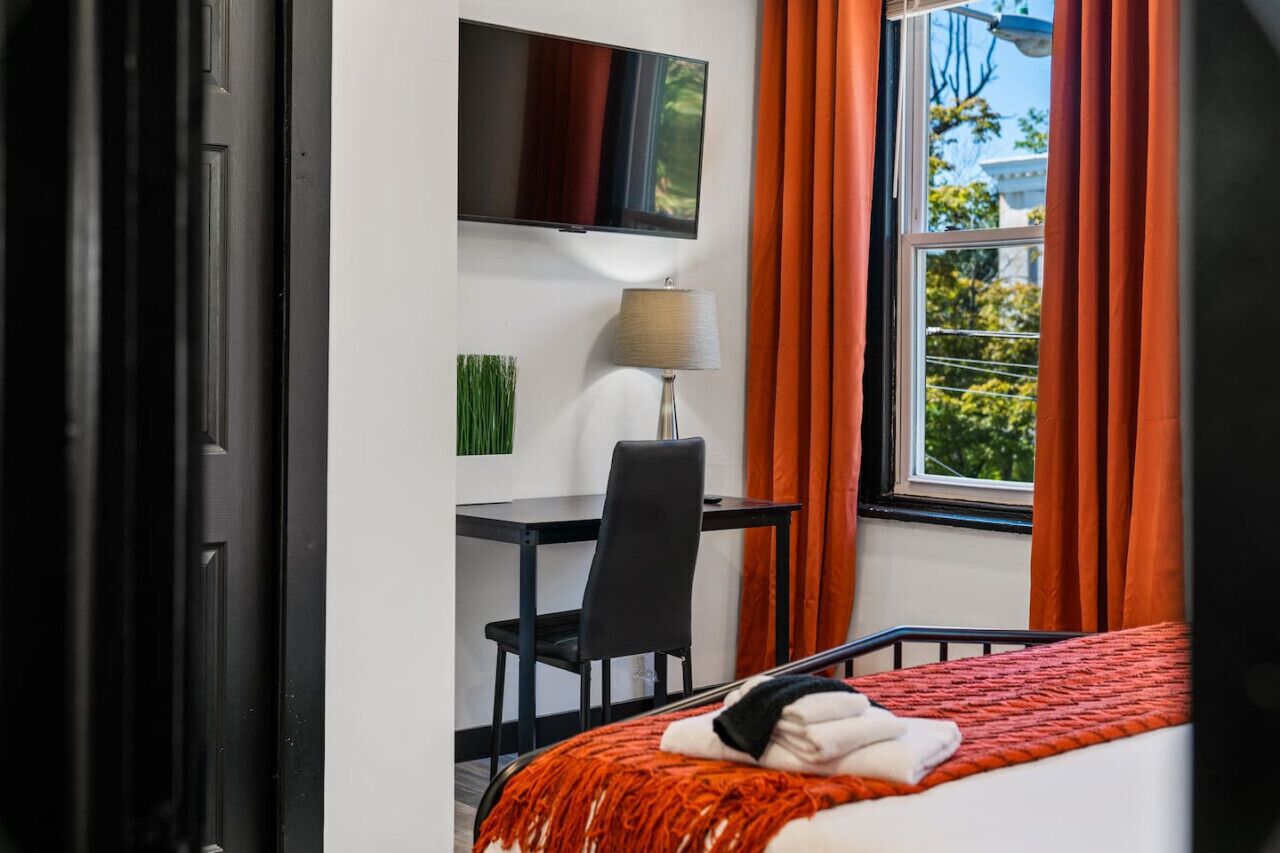 2 bedrooms, desk, iron/ironing board, free WiFi