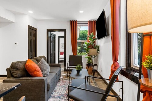 Charming 2BR Philadelphia Stay, Prime Location + Parking