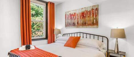 2 室のベッドルーム、デスク、アイロン / アイロン台、WiFi (無料)