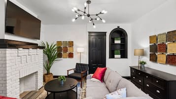 TV connectée, cheminée, espaces bureaux