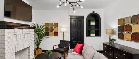 TV connectée, cheminée, espaces bureaux