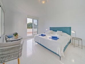 3 bedrooms, desk, iron/ironing board, WiFi - Villa del Tauro by Interhome (Jávea)